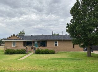 606 S 5th St, Vega, TX 79092