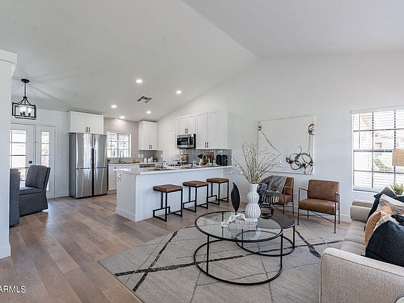 4th image of 418 E Rosemonte Drive