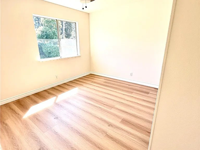 684 E Lee Pl — Photo 20
