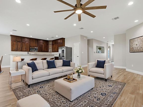 5th image of 1311 RICKS CIR