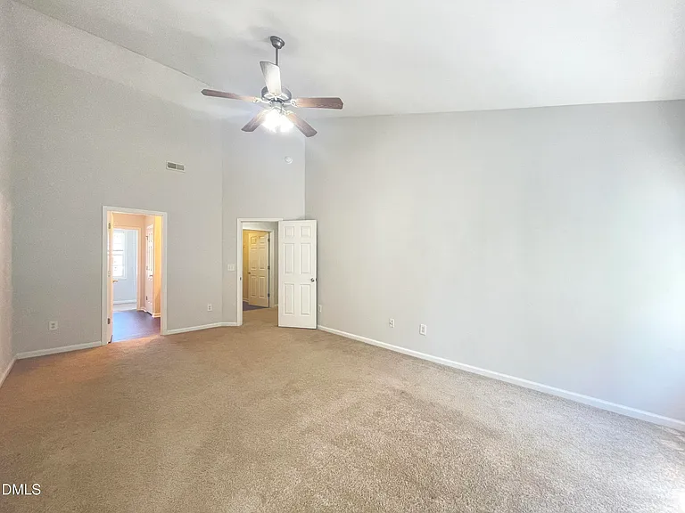 112 Taylors Creek Ct — Photo 17