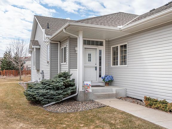 3rd image of 846 Regent Dr