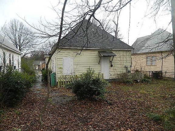 2nd image of 528 E Trigg Ave