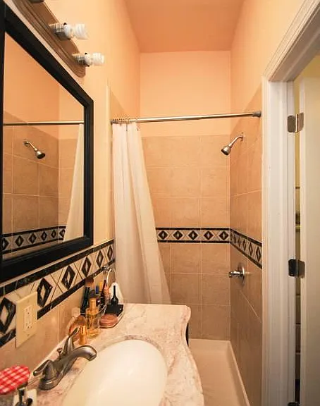 921 Ridge Ave #3D — Photo 1