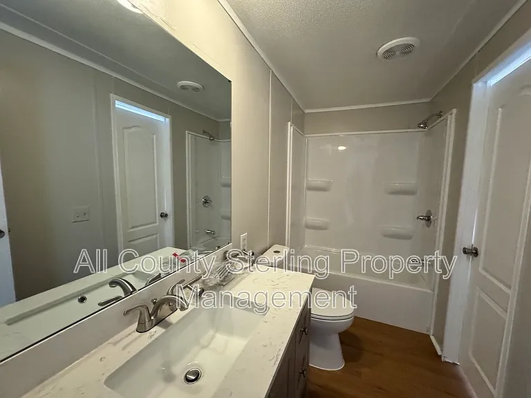 579 SE Baker Ave — Photo 11