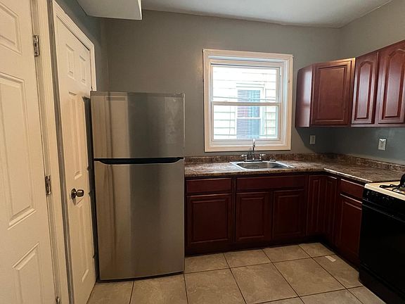 5th image of 12 N 18th St APT 1