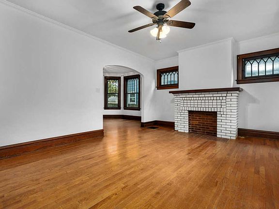 4th image of 446 E Tompkins St