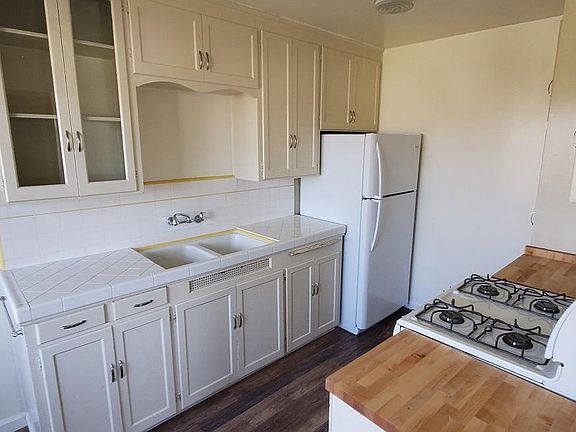 5th image of 4719 W Point Loma Blvd