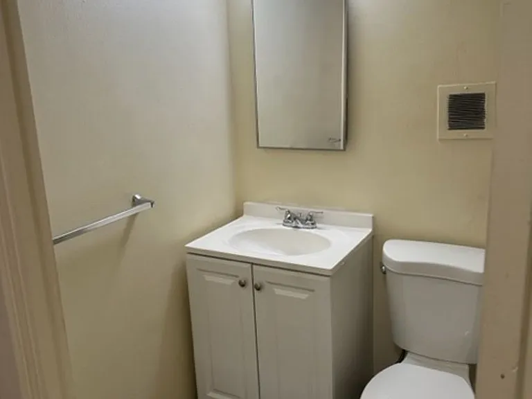 Eugene Manor Apartments — Photo 17