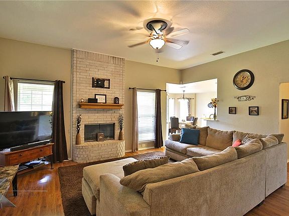 3rd image of 3865 Duke Ln