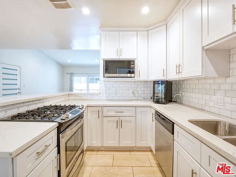 337 N Oakhurst Dr #6 — Photo 5