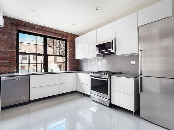 5th image of 288 Ainslie St APT 1L