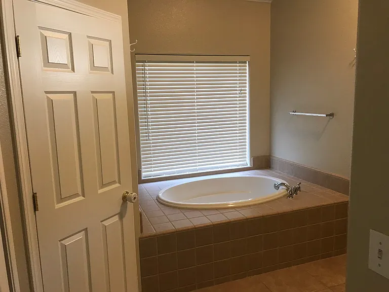 1217 Florence Ave — Photo 17