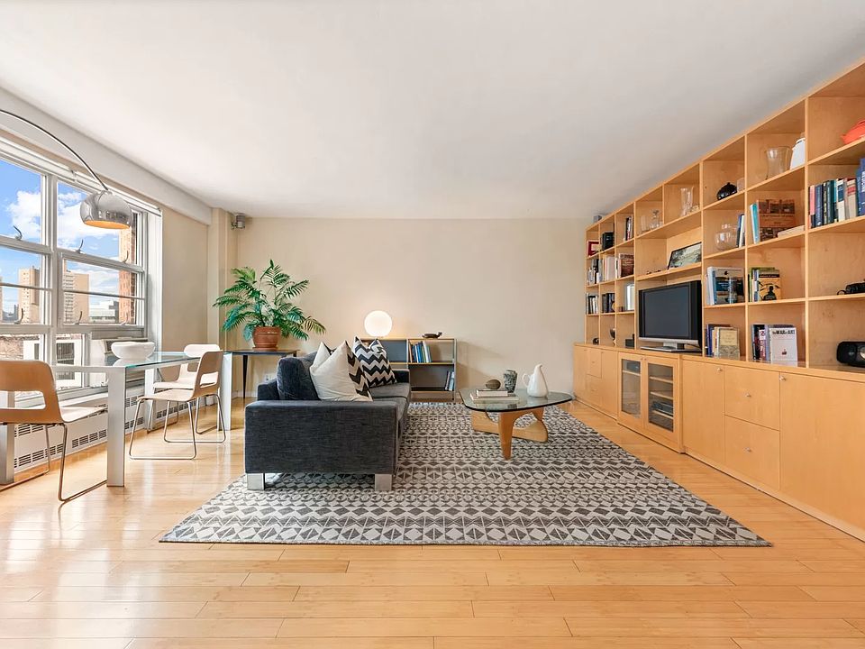 1st image of 90 La Salle St APT 8H