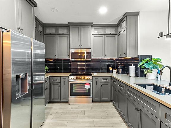 3rd image of 1213 E Daffodil Unit D