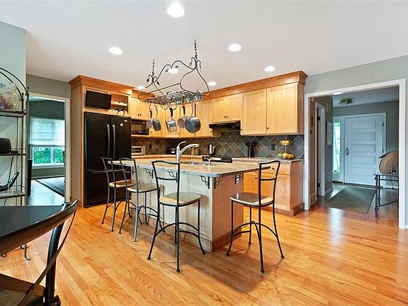 5th image of 9 Rollingwood Dr