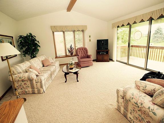 5th image of 266 Interlaken Ct