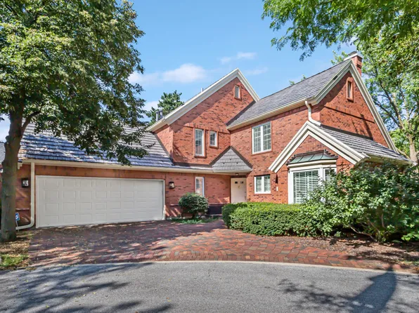 21 Regent Wood Rd, Northfield, IL 60093