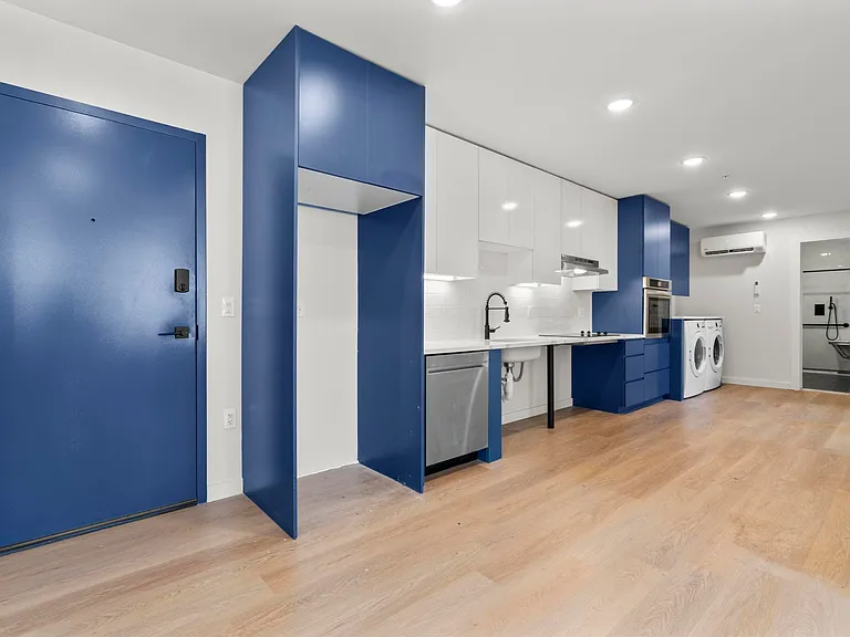 Alexandria Manor Apartments — Photo 13