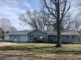 18 Fairlane Cir, Altamont, IL 62411