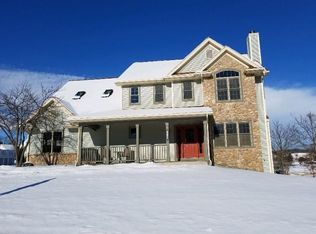 550 Cloverdale Ln, Plymouth, WI
