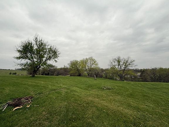 5th image of 16007 Oval Ave