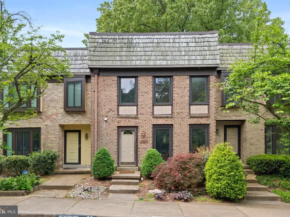 10223 Blake Ln, Oakton, VA 22124