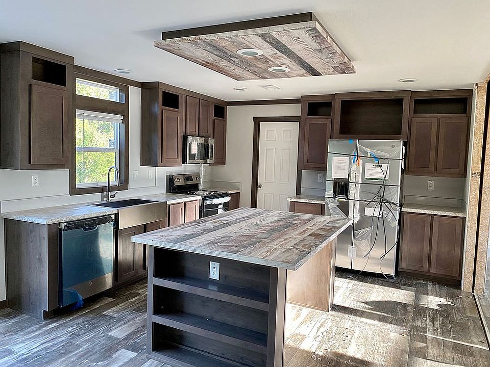 2nd image of 3299 Robin Ln