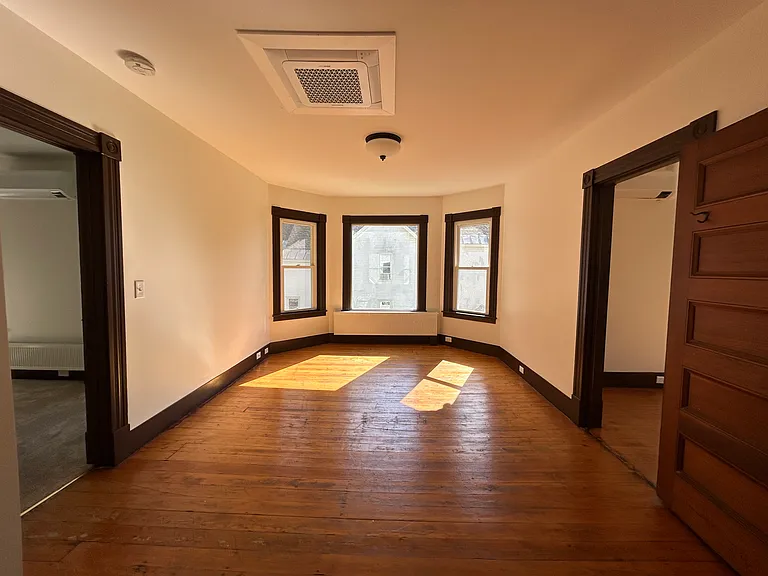 30 Lincoln Ave #B — Photo 1