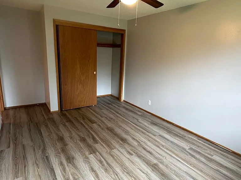 401 S Holly St — Photo 13