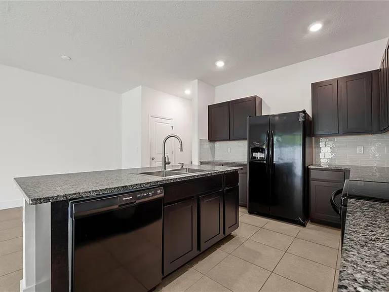 2878 Suncoast Plains Dr — Photo 25