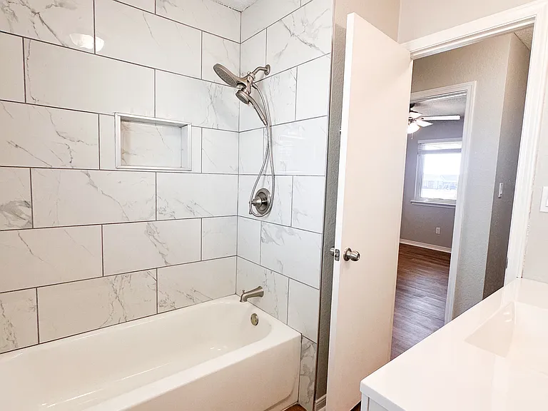 5110 Dewey St — Photo 9