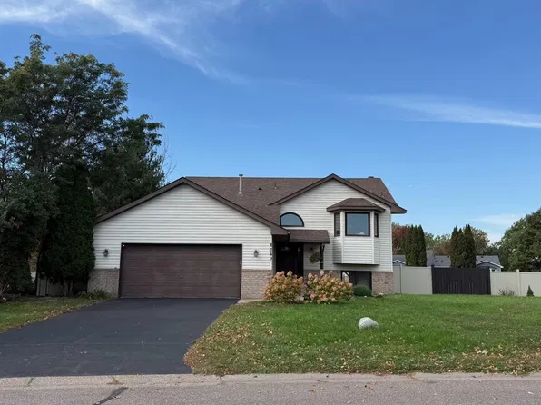 8749 Queens Gdns, Minneapolis, MN 55443