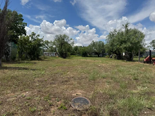 703 N 15th Street, Ballinger, TX 76821