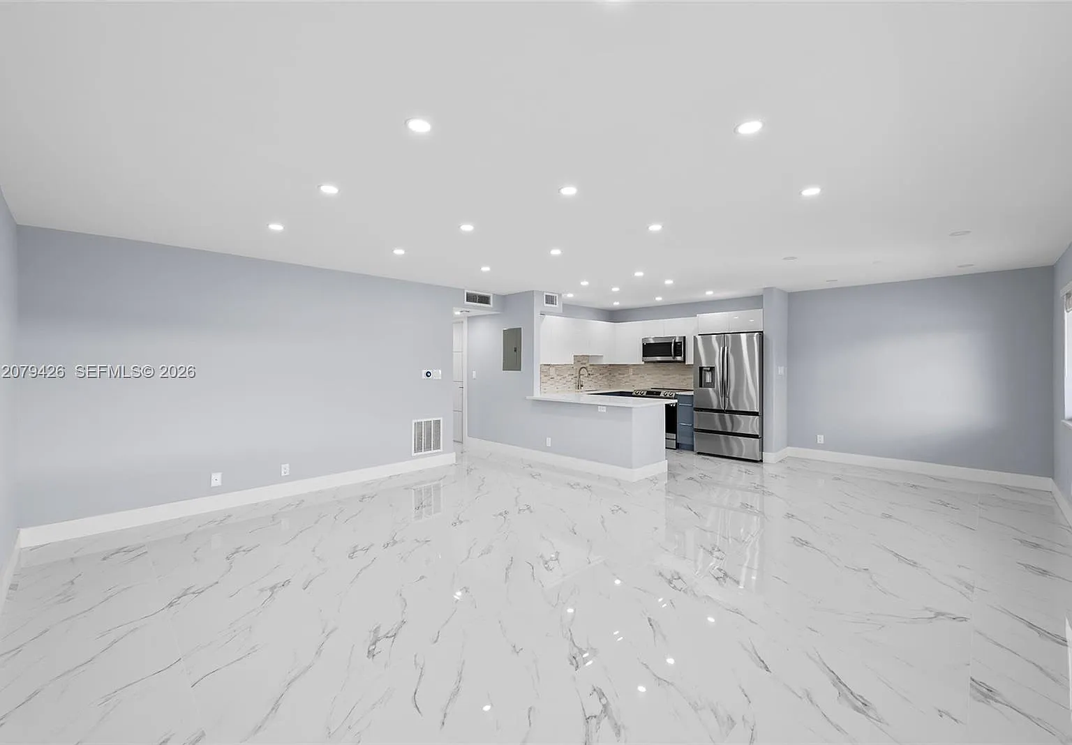Coral Point Condominium — Photo 2