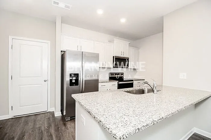 331 Bascomb Cres — Photo 8