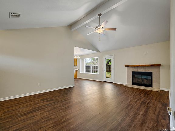 3rd image of 111 Windcrest