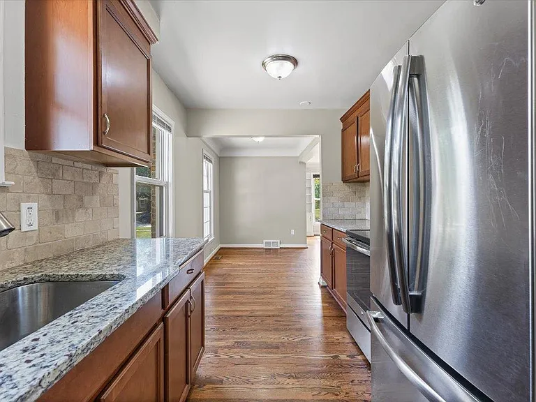 13710 Balfour St — Photo 7