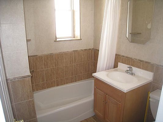 4th image of 2368 26th St #2R