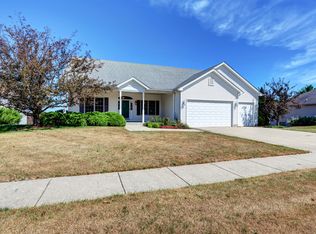 604 Woodside Ter, Hampshire, IL 60140