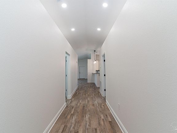 3rd image of 3009 N 36th Ave