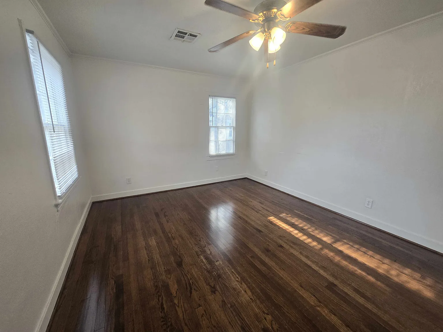 3 bed, 1208 sqft, $1,300 — Photo 2