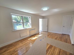 67-44 224th St FLOOR 1, Oakland Gardens, NY 11364