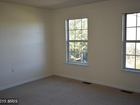 4th image of 227 Willowbrook Ct