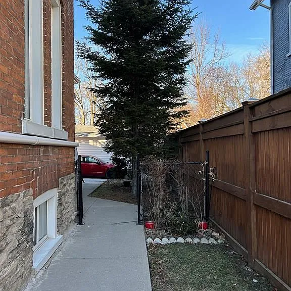 116 King St #5 — Photo 21
