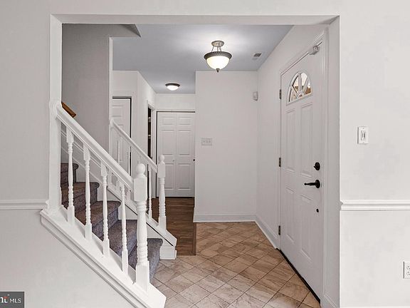 2nd image of 1666 Hemlock Cir