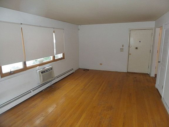2nd image of 8121 S King Dr #C1