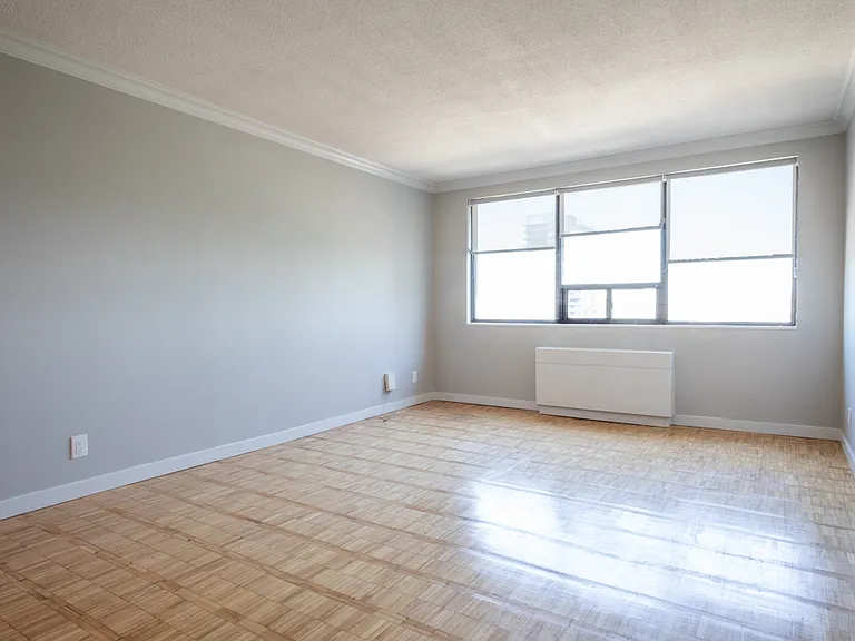 88 Bloor St E — Photo 13