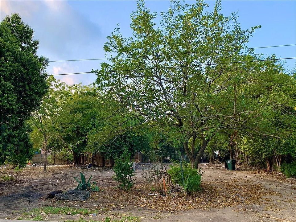 2nd image of 404 W 16th St