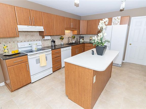 5th image of 3420 Wildwood Ave
